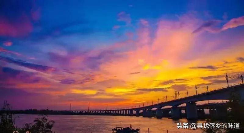 红红火火迎国庆,北京晚霞绘史诗画卷