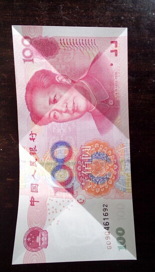 男孩失落的心,五元纸币与老人的意外交集